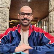 Profesor de matemáticas imparte clases a primeros cursos de secundaria